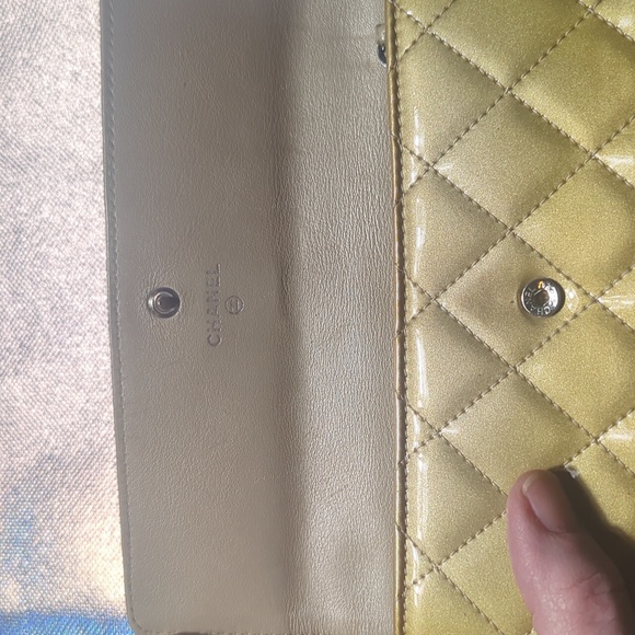 Chanel Gold patent leather long wallet - Picture 9 of 13